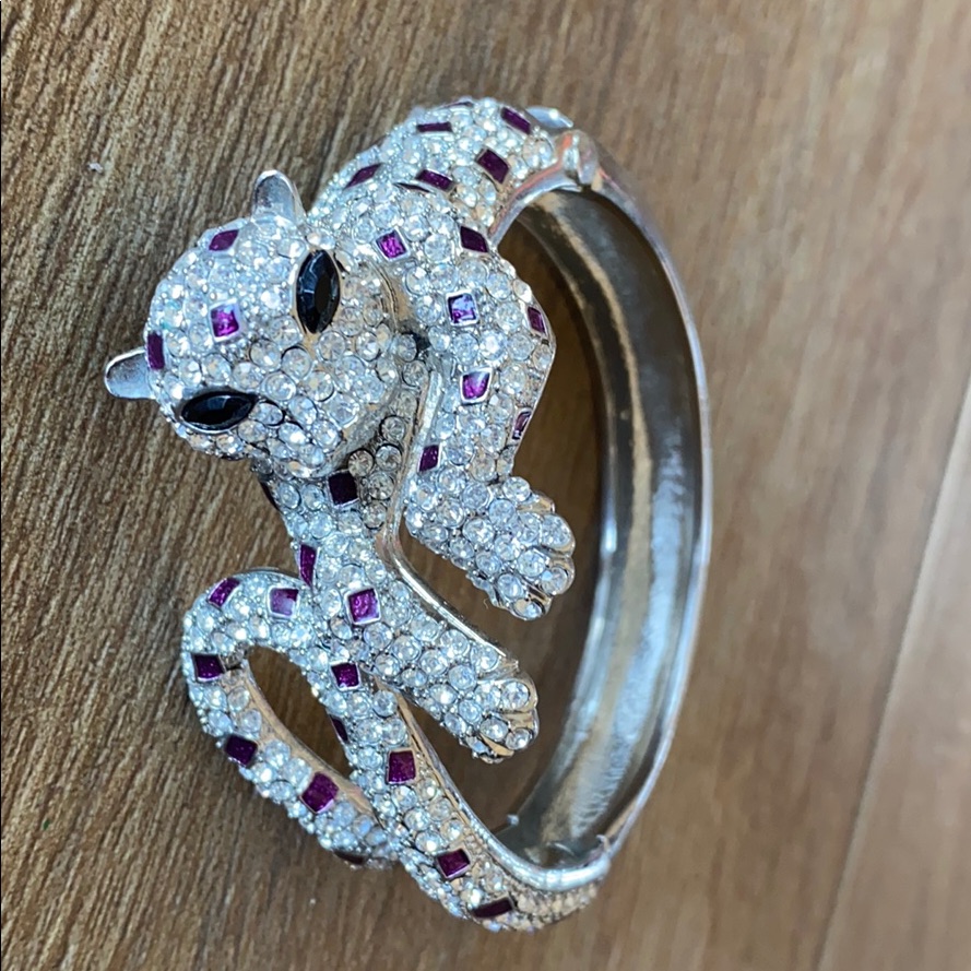 Jaguar Crystal Stone Clasp Bracelet Brand New